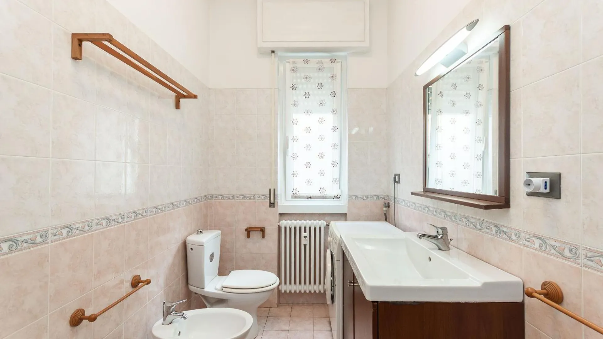 Relax And Comfort With Spacious Terrace In Rapallo 0*,