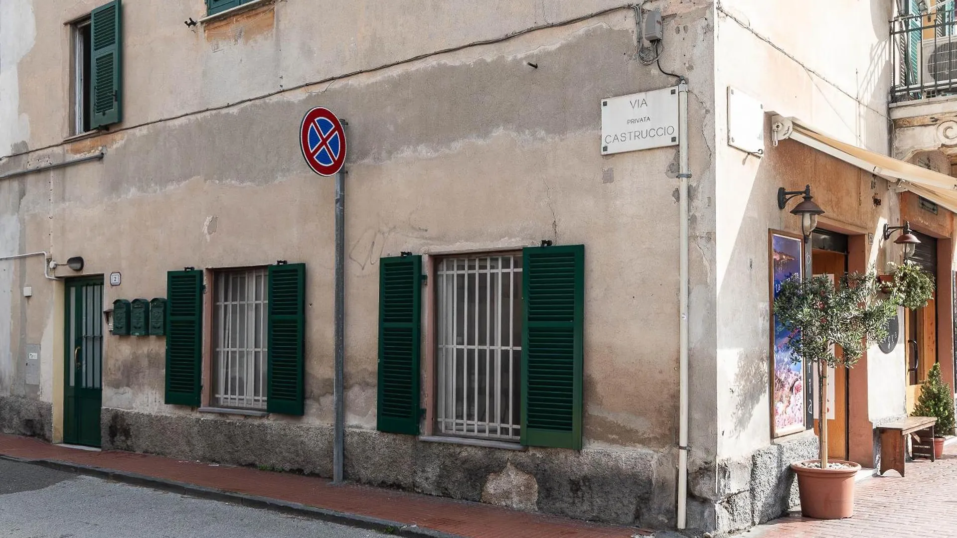 Relax And Comfort With Spacious Terrace In Rapallo 0*,  Italy
