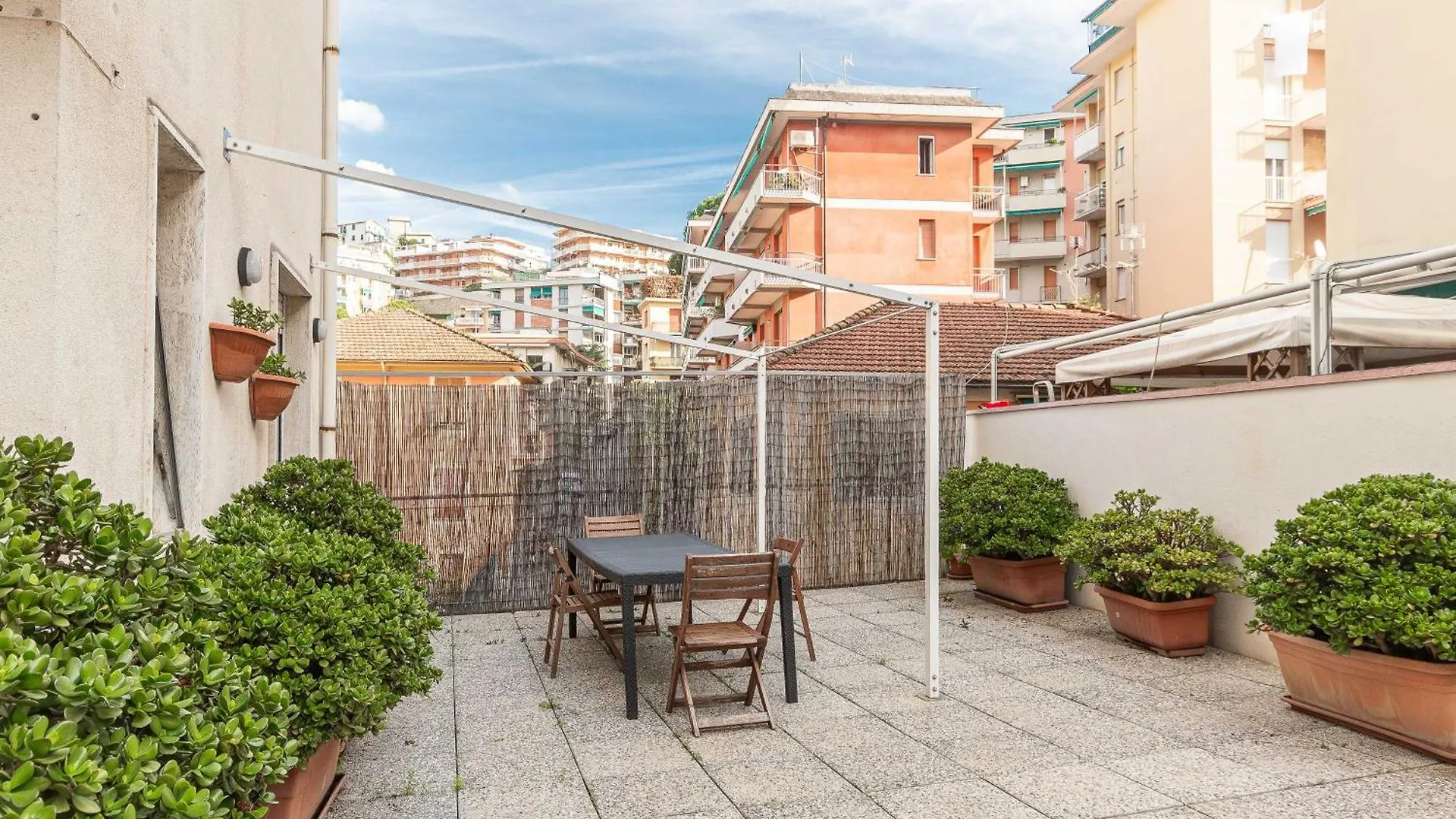 Relax And Comfort With Spacious Terrace In Rapallo Apartment